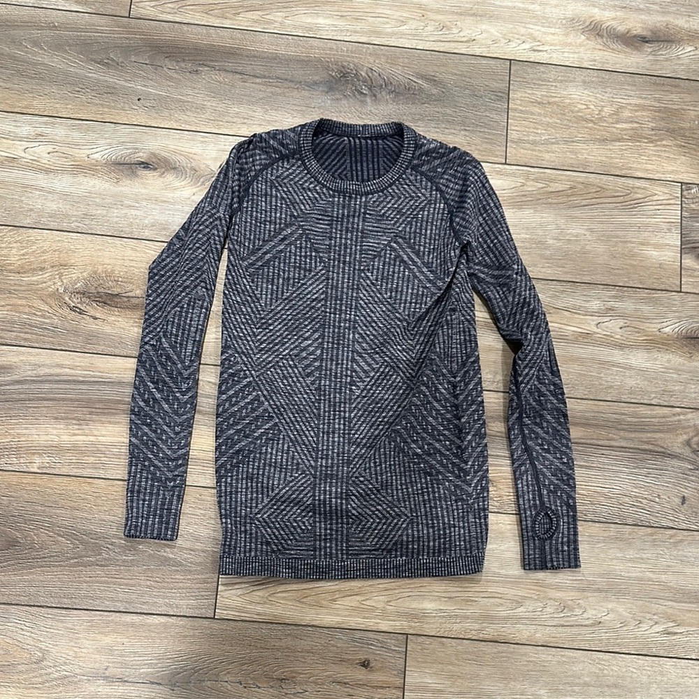 Lululemon Rest Less Pullover Heathered Cadet Blue Long Sleeve Thumbhole Top